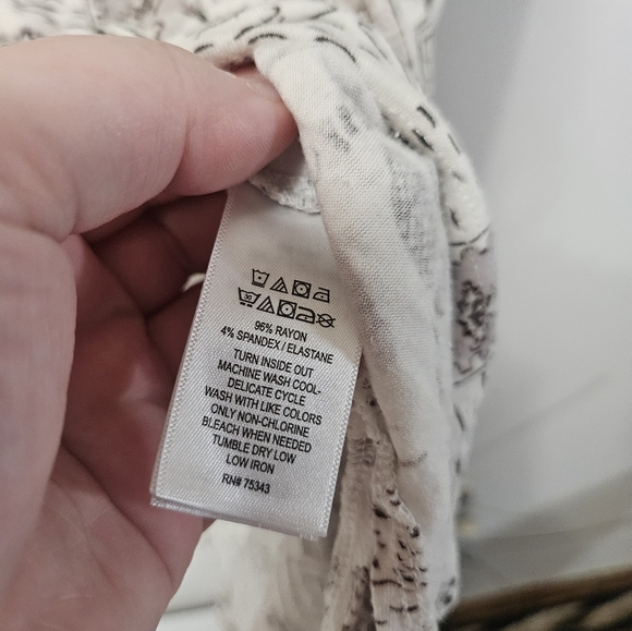 Cynthia Rowley Women's Plus Size White Graphic Top! - Picture 4 of 6